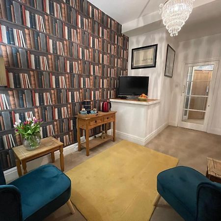 G&T Apartment Скарбъро Екстериор снимка