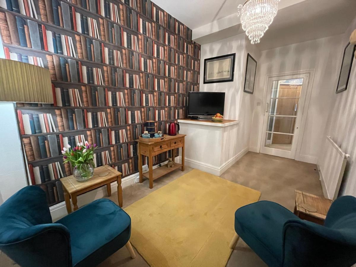 G&T Apartment Скарбъро Екстериор снимка